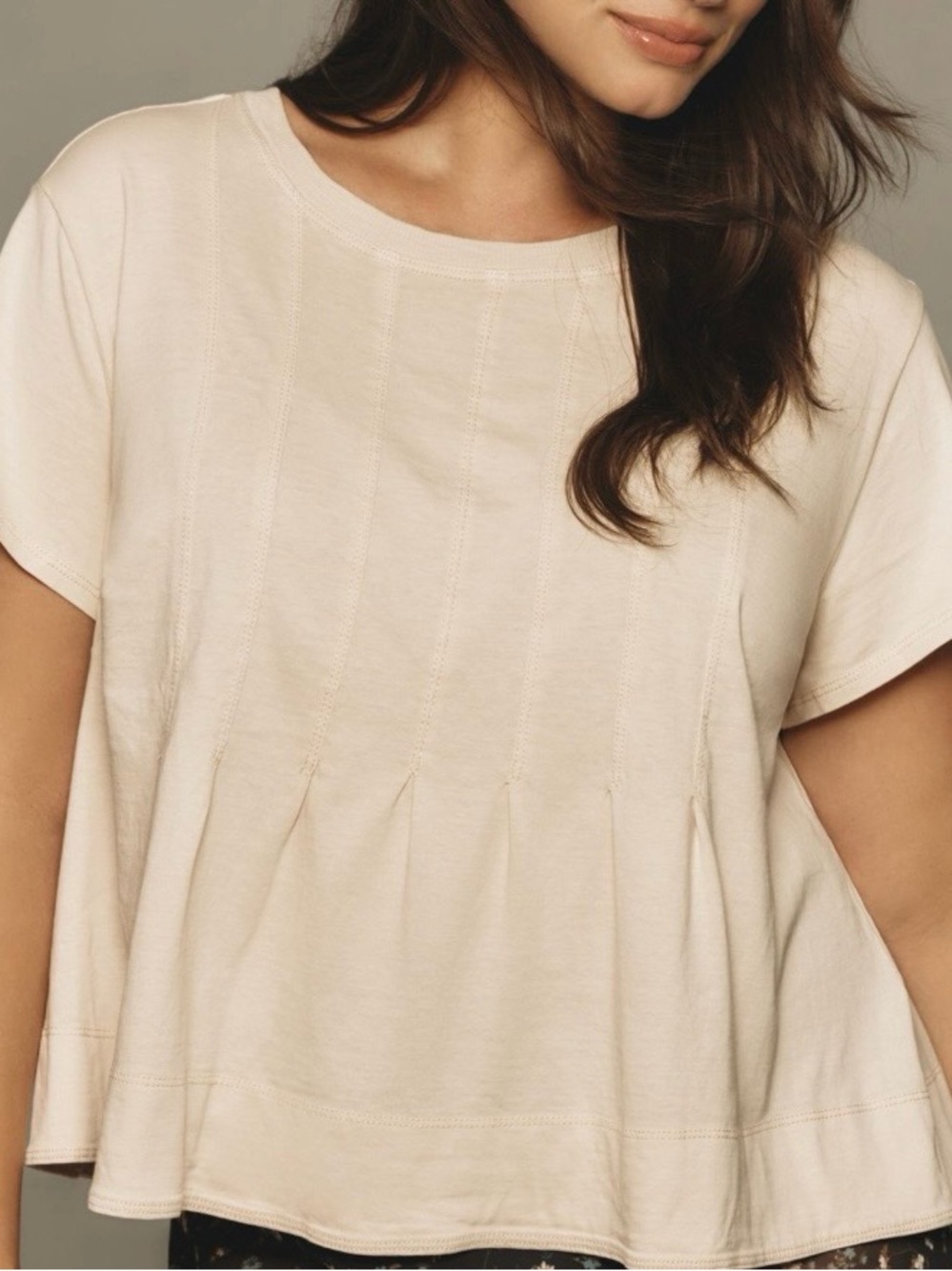 ๐ฟ๏ธ Anthropologie Pleated Short Sleeve Tee in Ivory - Picture 3 of 13